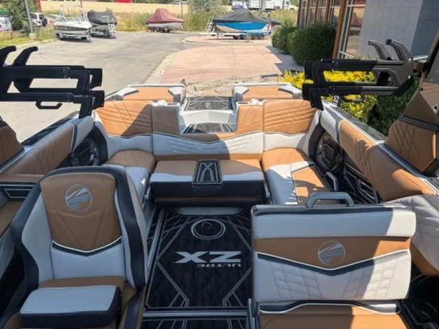 Slide: The Image of Tigé 23ZX 2024 - 13