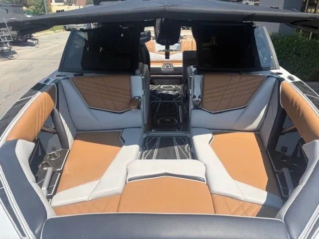 Slide: The Image of Tigé 23ZX 2024 - 11
