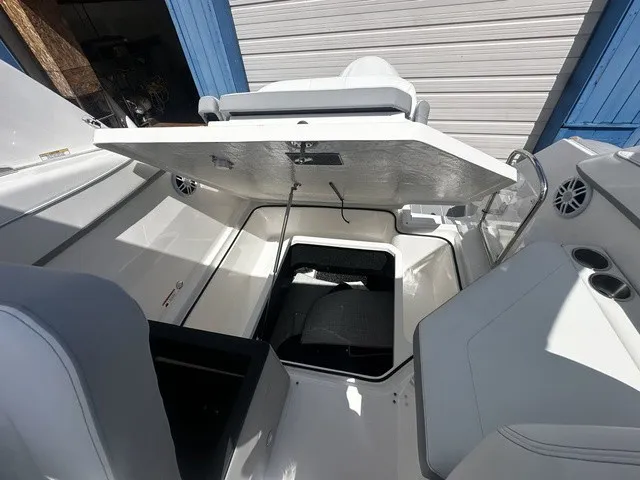 Slide: The Image of Regal 26 XO 2027 - 16