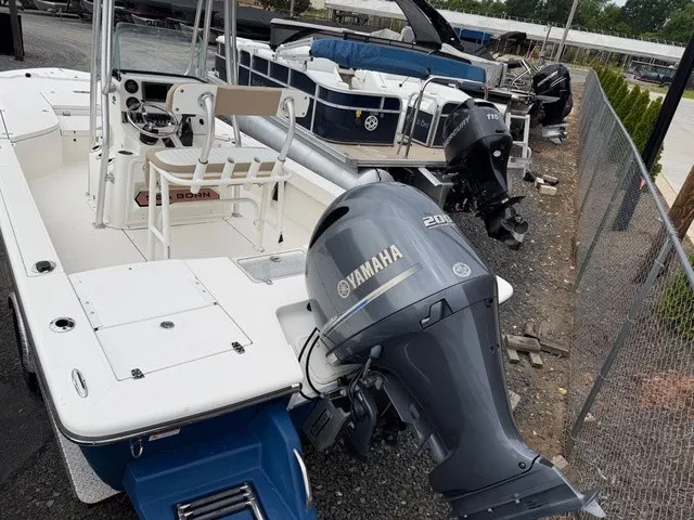 Slide: The Image of Sea Born FX 22 - Yamaha 200 2015 - 3