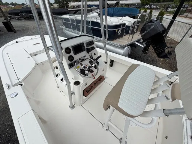 Slide: The Image of Sea Born FX 22 - Yamaha 200 2015 - 6