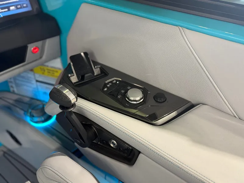 Slide: The Image of Nautique Super Air Nautique G25 2025 - 17