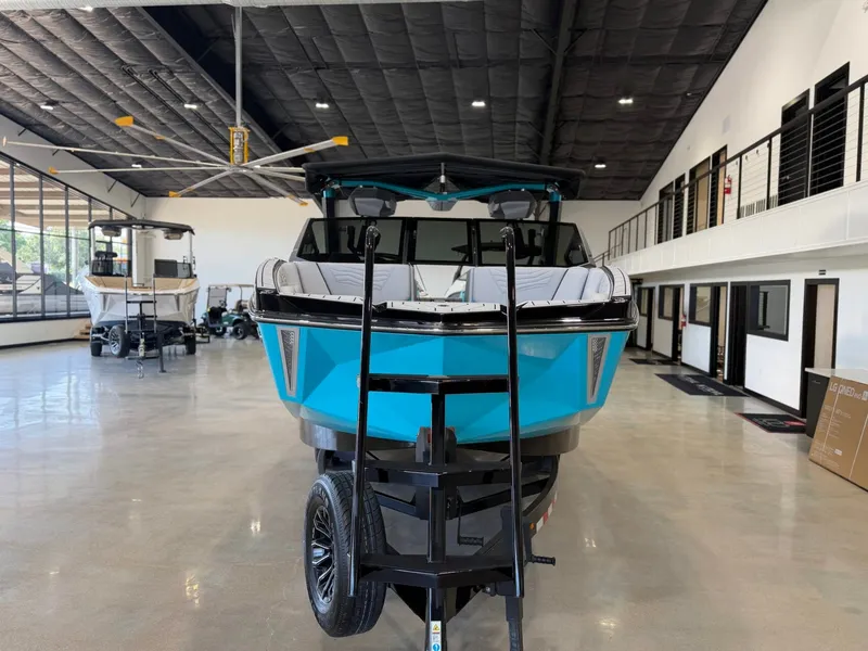 Slide: The Image of Nautique Super Air Nautique G25 2025 - 8