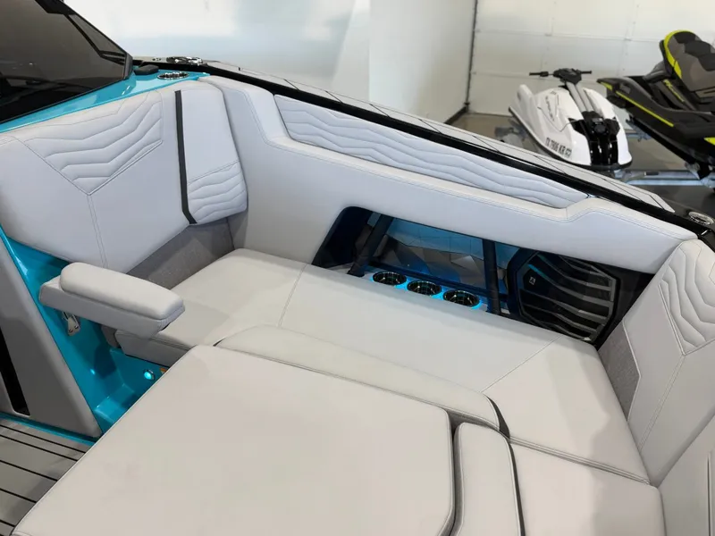Slide: The Image of Nautique Super Air Nautique G25 2025 - 23