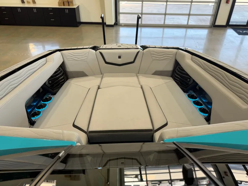Slide: The Image of Nautique Super Air Nautique G25 2025 - 22