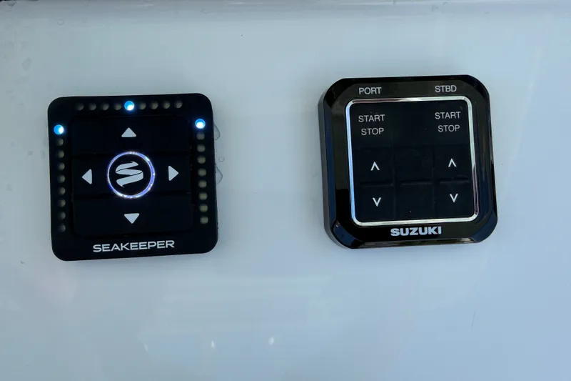 Slide: The Image of Control panels on a 2024 Bluewater BW 25T boat, featuring Seakeeper and Suzuki systems. - 37