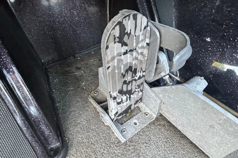 Slide: The Image of Foot pedal mechanism in a 2014 Nitro Z-8 boat, featuring a camo design. - 13