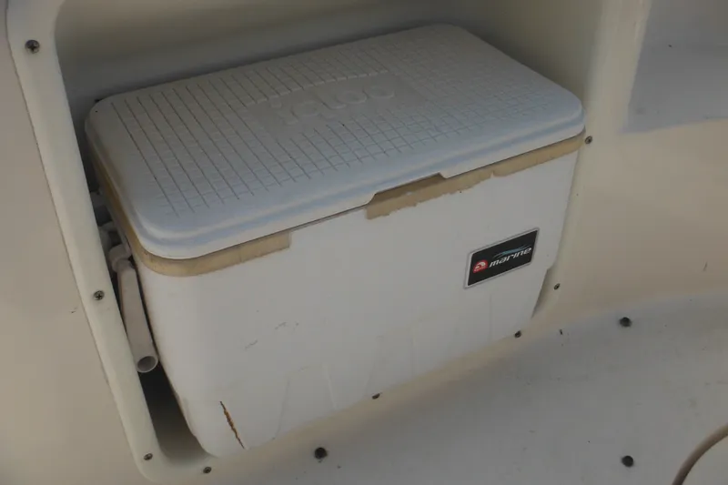 Slide: The Image of Cooler storage on 2005 Rinker Fiesta Vee 250 boat. - 48