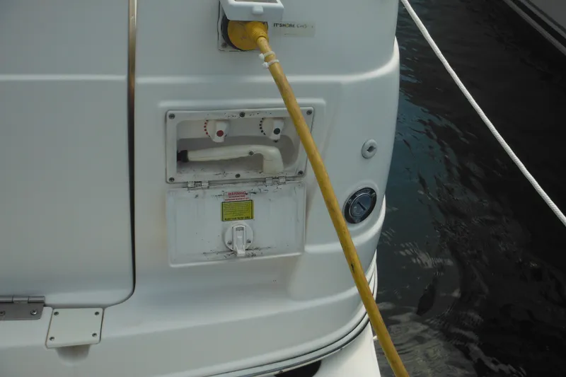 Slide: The Image of 2005 Rinker Fiesta Vee 250 boat with power connection and water hookup. - 61