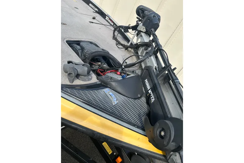 Slide: The Image of 2006 Triton 21 TrX boat deck with Minn Kota trolling motor and wiring. - 3