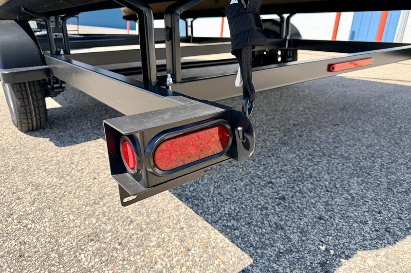 Slide: The Image of Trailer light on a 2013 South Bay 417 CR, parked on asphalt. - 75