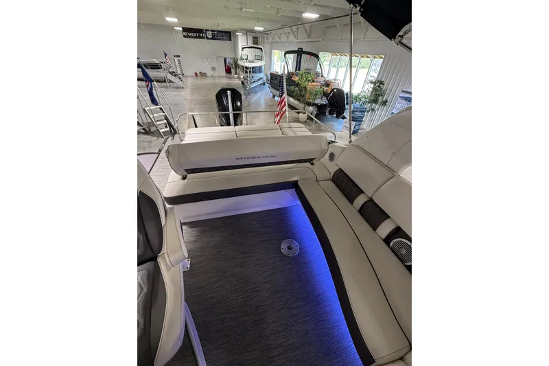 Slide: The Image of 2021 Bennington Q 25 QSBA boat interior with blue LED lighting in showroom. - 12