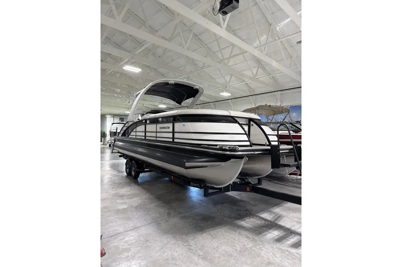 Slide: The Image of 2021 Bennington Q 25 QSBA pontoon boat displayed indoors on a trailer. - 4