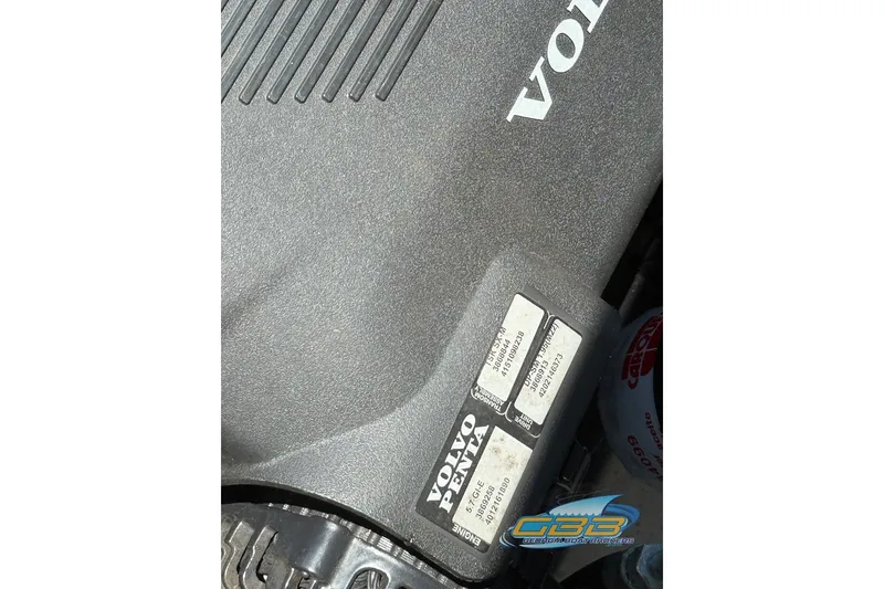 Slide: The Image of Volvo Penta engine in 2005 Monterey 228SI Montura Bowrider boat. - 25