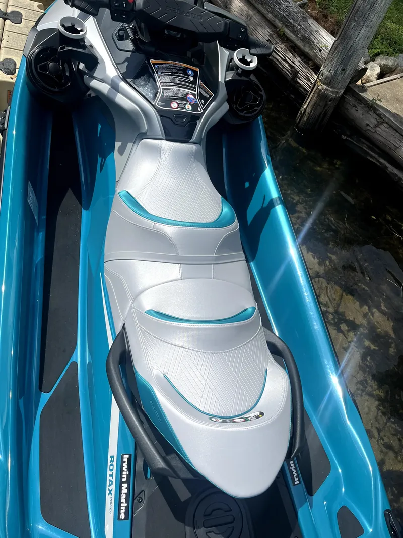 Slide: The Image of Sea-Doo GTX Limited 325 2025 - 5