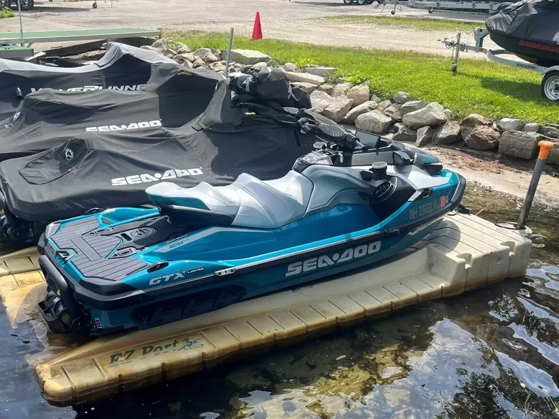 Slide: The Image of Sea-Doo GTX Limited 325 2025 - 8
