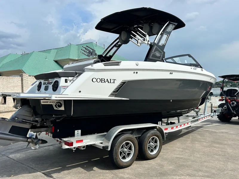 Slide: The Image of Cobalt R6 Surf 2024 - 8