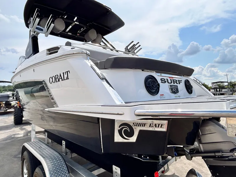 Slide: The Image of Cobalt R6 Surf 2024 - 12