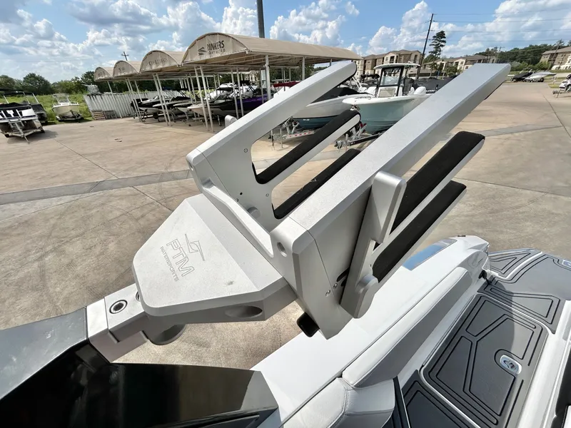 Slide: The Image of Cobalt R6 Surf 2024 - 55
