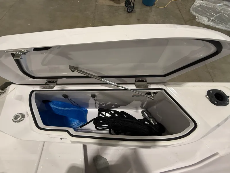 Slide: The Image of Axopar 29 XC Cross Cabin 2025 - 35