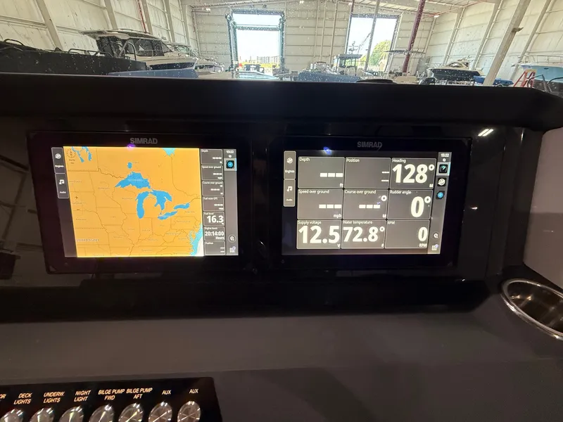 Slide: The Image of Axopar 29 XC Cross Cabin 2025 - 18