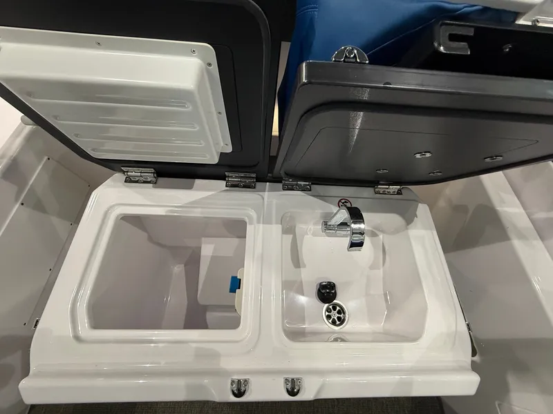 Slide: The Image of Axopar 29 XC Cross Cabin 2025 - 32