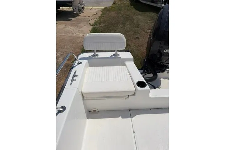 Slide: The Image of 2013 Boston Whaler 21 Montauk boat seat with white upholstery and cup holder. - 16
