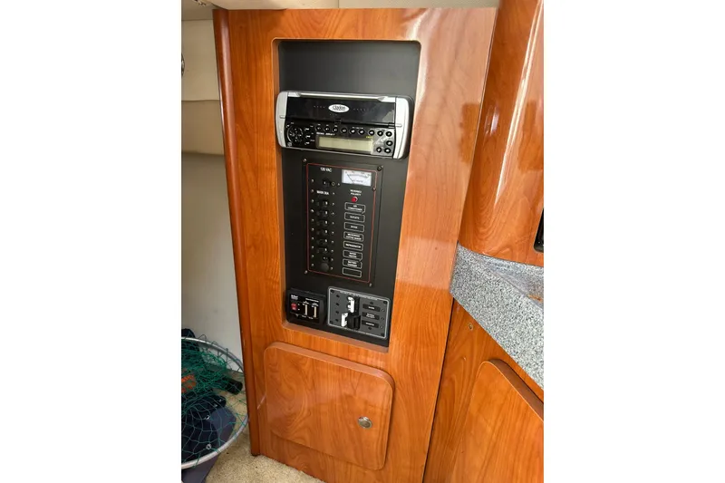 Slide: The Image of 2006 Larson Cabrio 240 cabin control panel with stereo and electrical switches. - 9