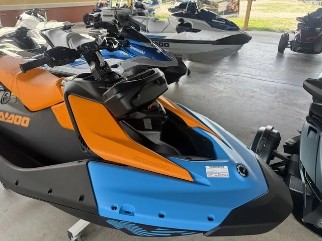 Slide: The Image of Sea-Doo Spark Trixx for 3 2026 - 9