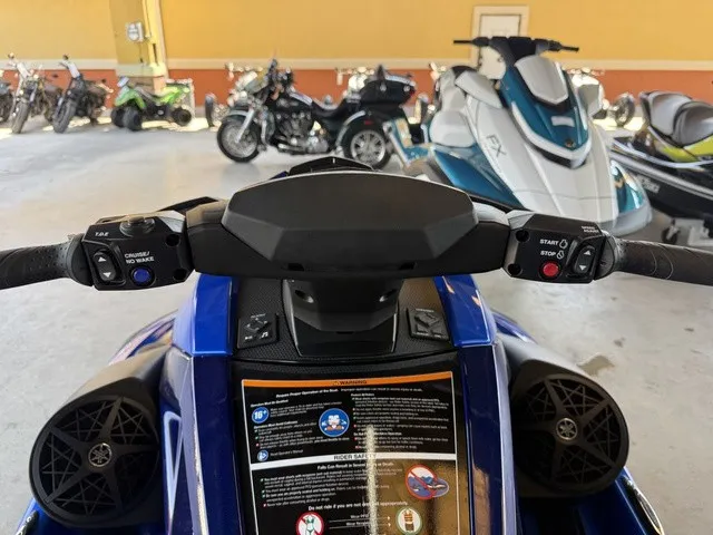 Slide: The Image of Yamaha VX Limited HO 2026 - 16