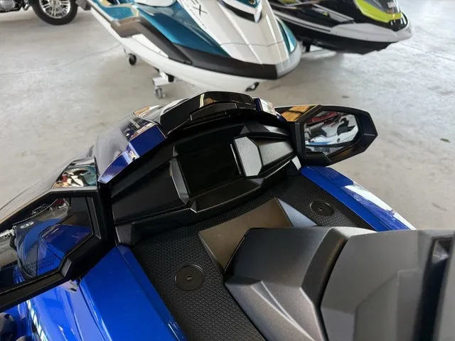 Slide: The Image of Yamaha VX Limited HO 2026 - 15