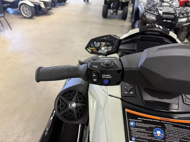 Slide: The Image of Yamaha VX Cruiser HO 2026 - 16