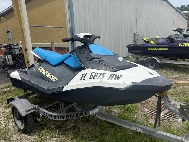 The Image of Sea-Doo SPARK 3-Up Rotax 900 HO ACE Ibr & CONV 2018 - 1