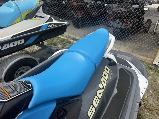 Slide: The Image of Sea-Doo SPARK 3-Up Rotax 900 HO ACE Ibr & CONV 2018 - 14
