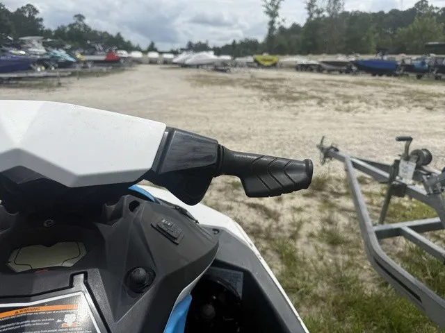 Slide: The Image of Sea-Doo SPARK 3-Up Rotax 900 HO ACE Ibr & CONV 2018 - 20