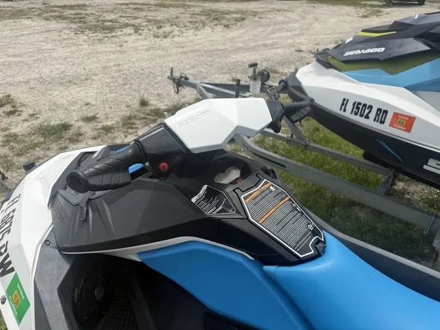 Slide: The Image of Sea-Doo SPARK 3-Up Rotax 900 HO ACE Ibr & CONV 2018 - 15