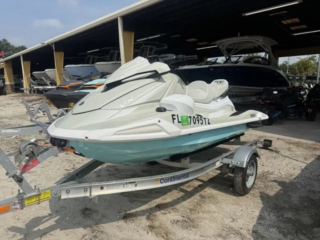Slide: The Image of Yamaha VX Cruiser HO 2025 - 3