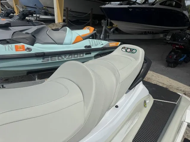 Slide: The Image of Yamaha VX Cruiser HO 2025 - 11