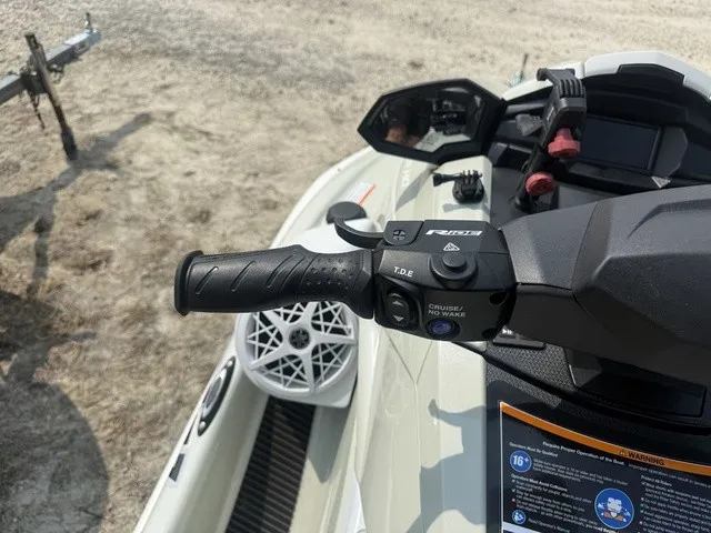 Slide: The Image of Yamaha VX Cruiser HO 2025 - 15