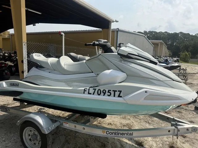 Slide: The Image of Yamaha VX Cruiser HO 2025 - 7