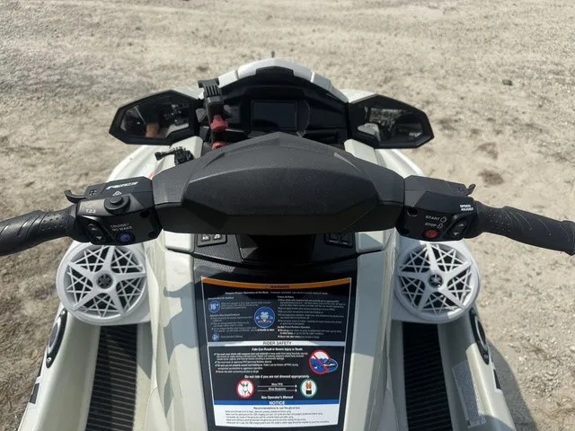 Slide: The Image of Yamaha VX Cruiser HO 2025 - 14
