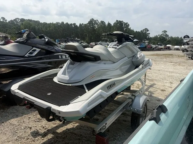 Slide: The Image of Yamaha VX Cruiser HO 2025 - 6