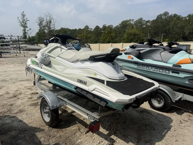 Slide: The Image of Yamaha VX Cruiser HO 2025 - 4