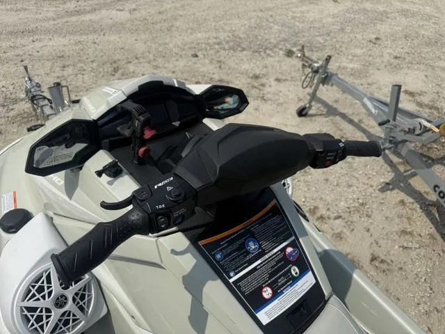Slide: The Image of Yamaha VX Cruiser HO 2025 - 13