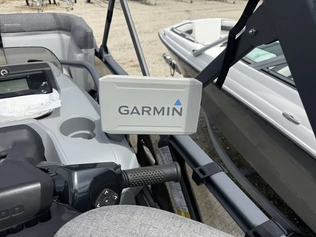 Slide: The Image of Sea-Doo Switch® Cruise 18-130 hp Galvanized 2023 - 24