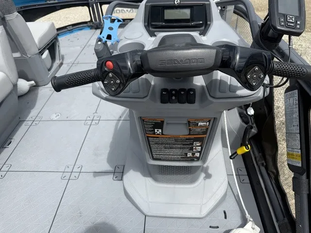 Slide: The Image of Sea-Doo Switch® 16-130 Hp Galvanized 2023 - 26