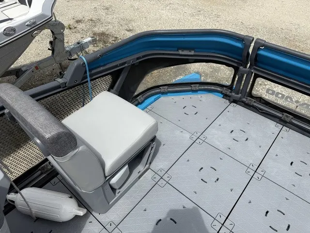 Slide: The Image of Sea-Doo Switch® 16-130 Hp Galvanized 2023 - 30