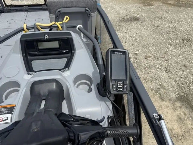 Slide: The Image of Sea-Doo Switch® 16-130 Hp Galvanized 2023 - 25