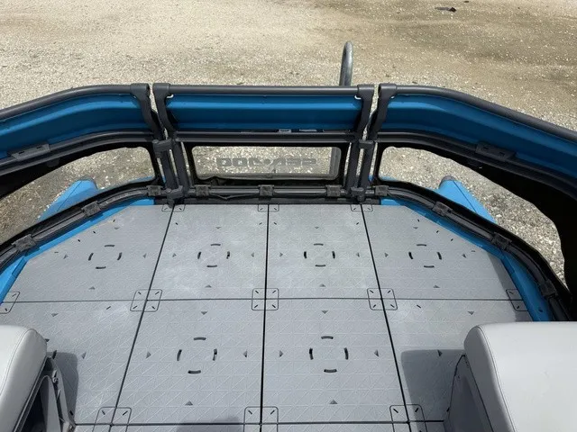 Slide: The Image of Sea-Doo Switch® 16-130 Hp Galvanized 2023 - 31