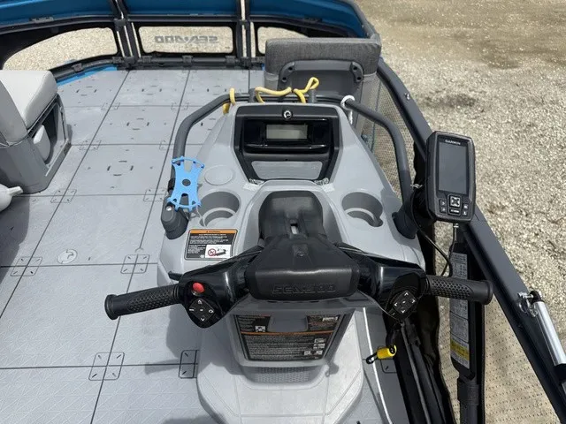 Slide: The Image of Sea-Doo Switch® 16-130 Hp Galvanized 2023 - 23